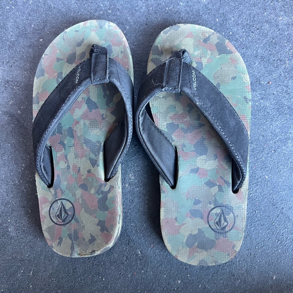 Volcom Kids' Black and Camo Flip Flops